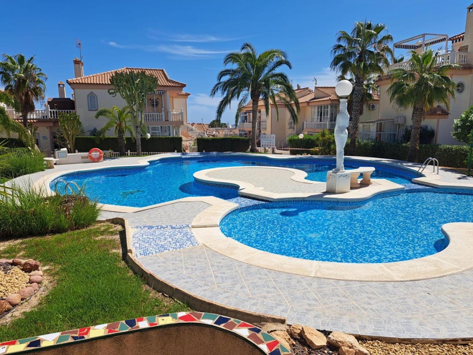 Schoenes Ruhiges Rooftop Mit Grosser Dachterrasse * Torrevieja