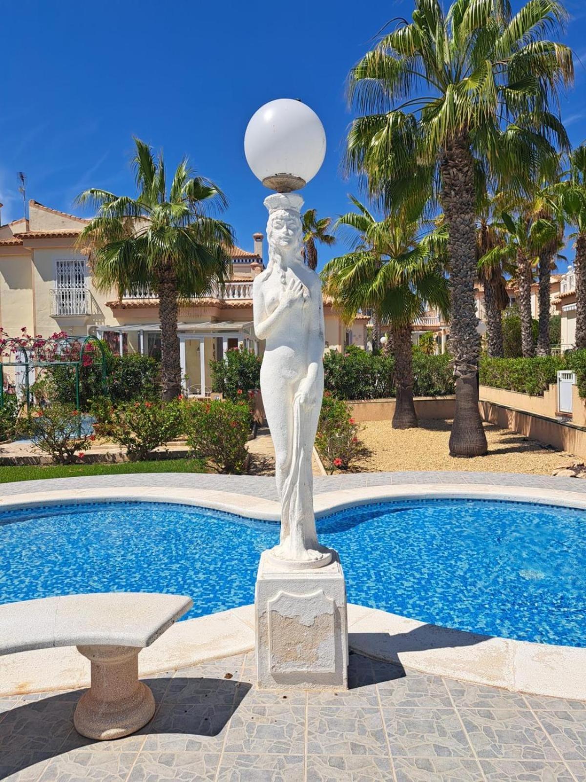 Schoenes Ruhiges Rooftop Mit Grosser Dachterrasse Apartment Torrevieja