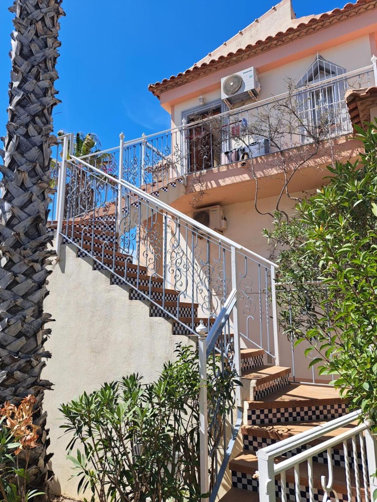 Schoenes Ruhiges Rooftop Mit Grosser Dachterrasse * Torrevieja